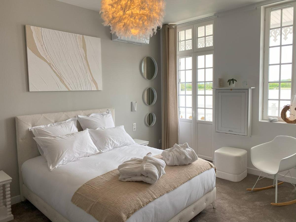 White House, Maison D'Hotes Villequier Esterno foto