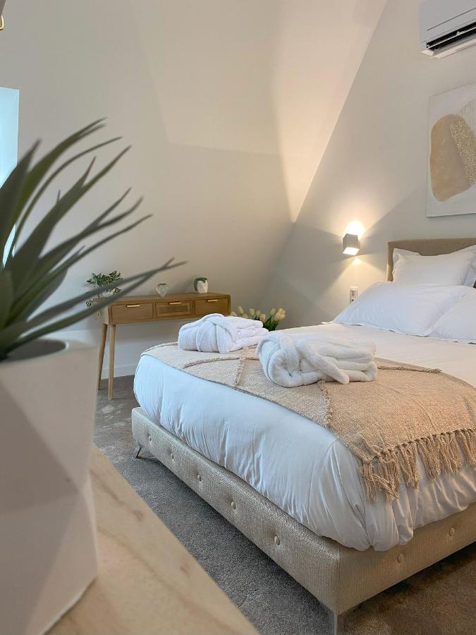 White House, Maison D'Hotes Villequier Esterno foto