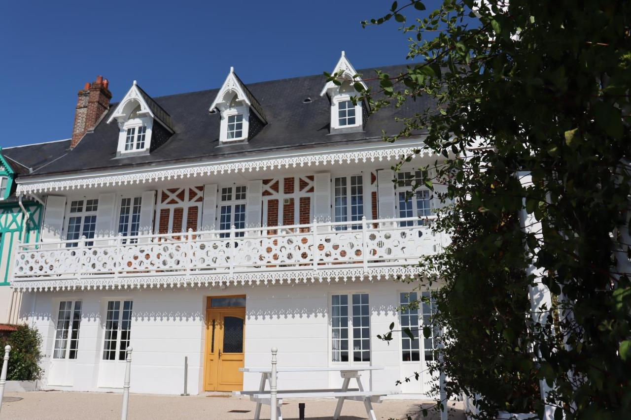 White House, Maison D'Hotes Villequier Esterno foto