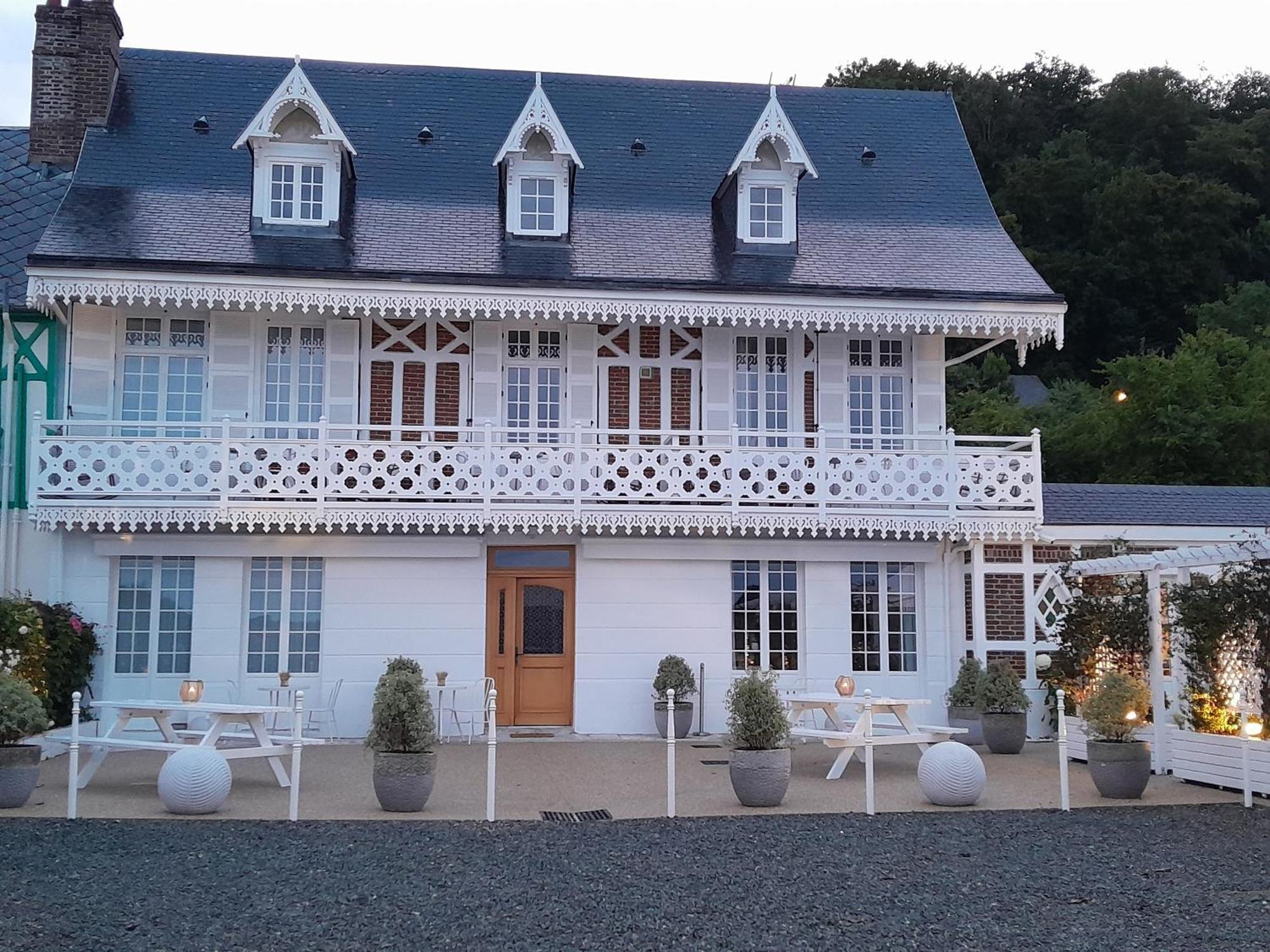 White House, Maison D'Hotes Villequier Esterno foto